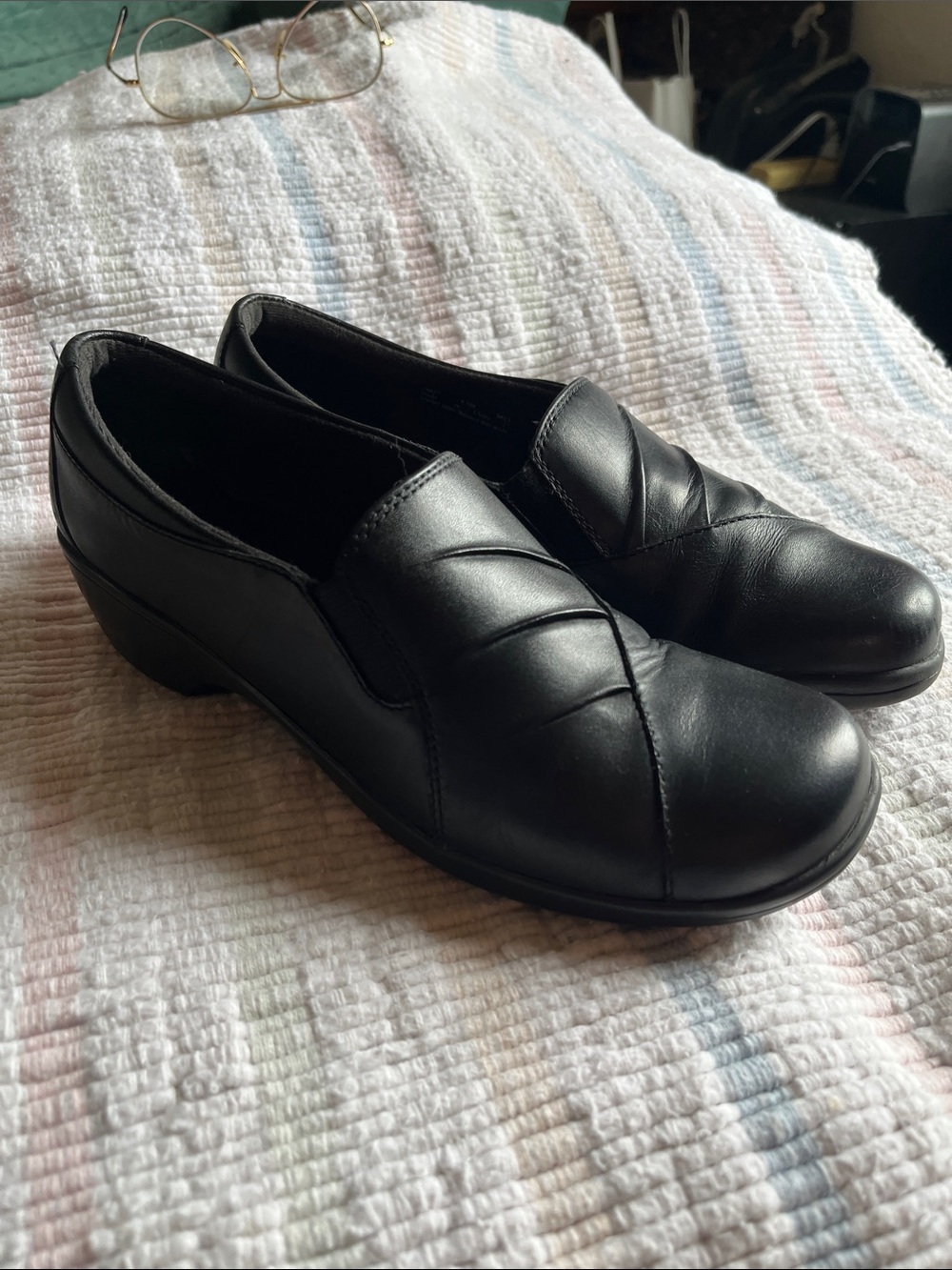 Clark’s black slip on loafer 8.5M
